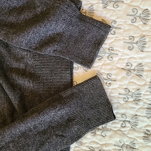 Aritzia sweater - Picture 3 of 4